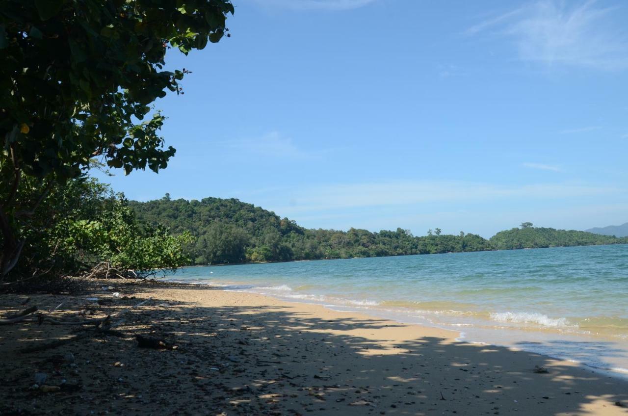 Reggae Island Private Island Hotel Koh Phayam Exterior photo