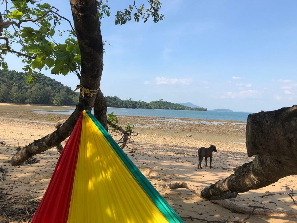 Reggae Island Private Island Hotel Koh Phayam Exterior photo