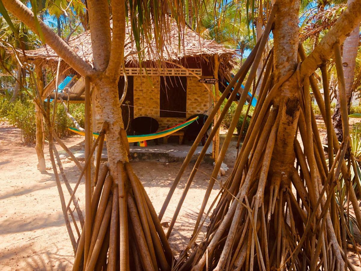 Reggae Island Private Island Hotel Koh Phayam Exterior photo