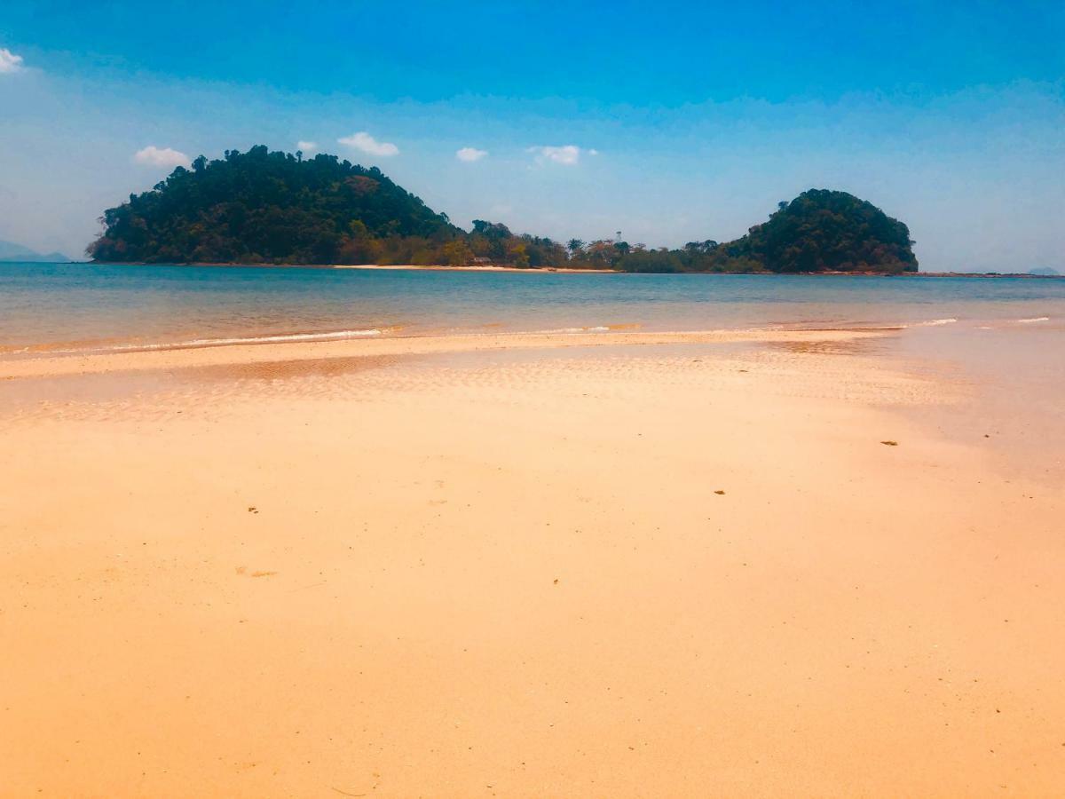 Reggae Island Private Island Hotel Koh Phayam Exterior photo