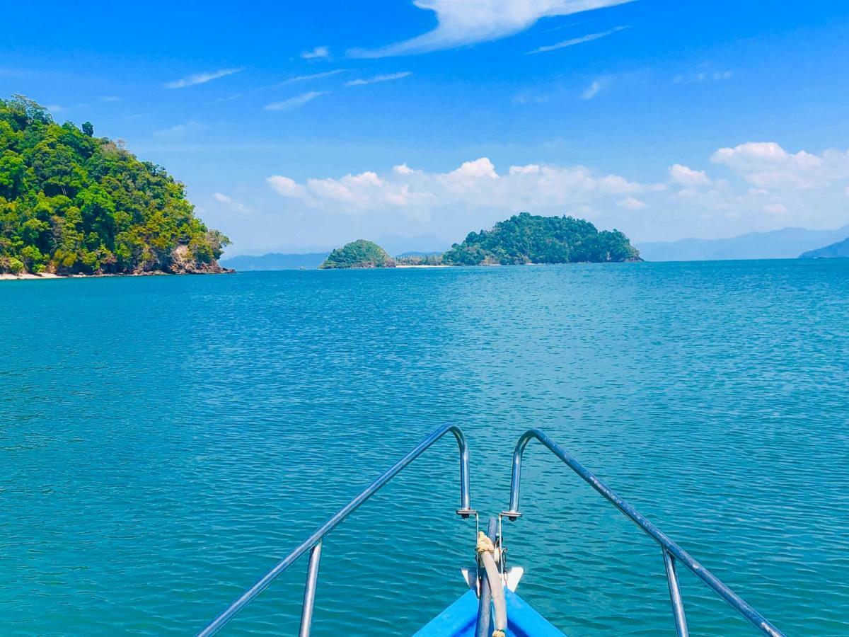 Reggae Island Private Island Hotel Koh Phayam Exterior photo
