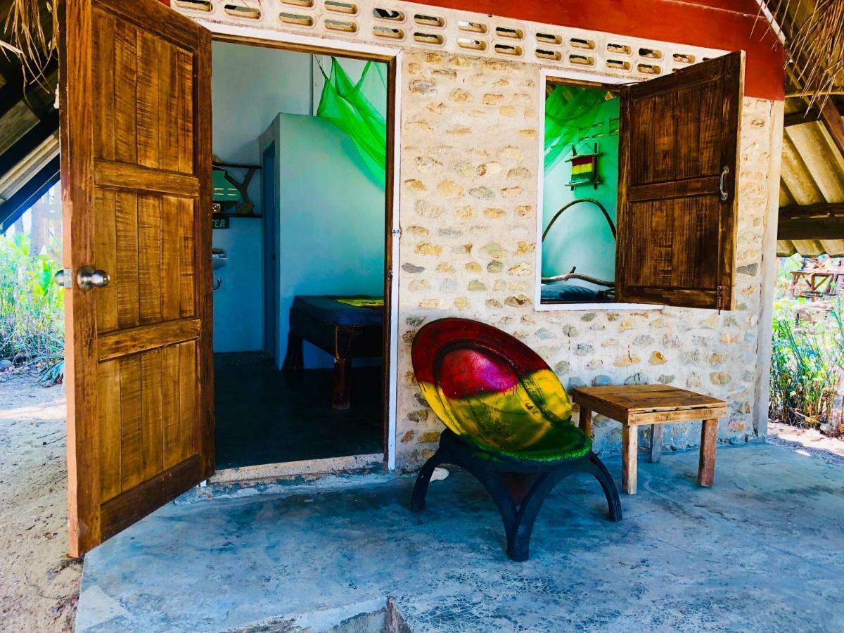 Reggae Island Private Island Hotel Koh Phayam Exterior photo