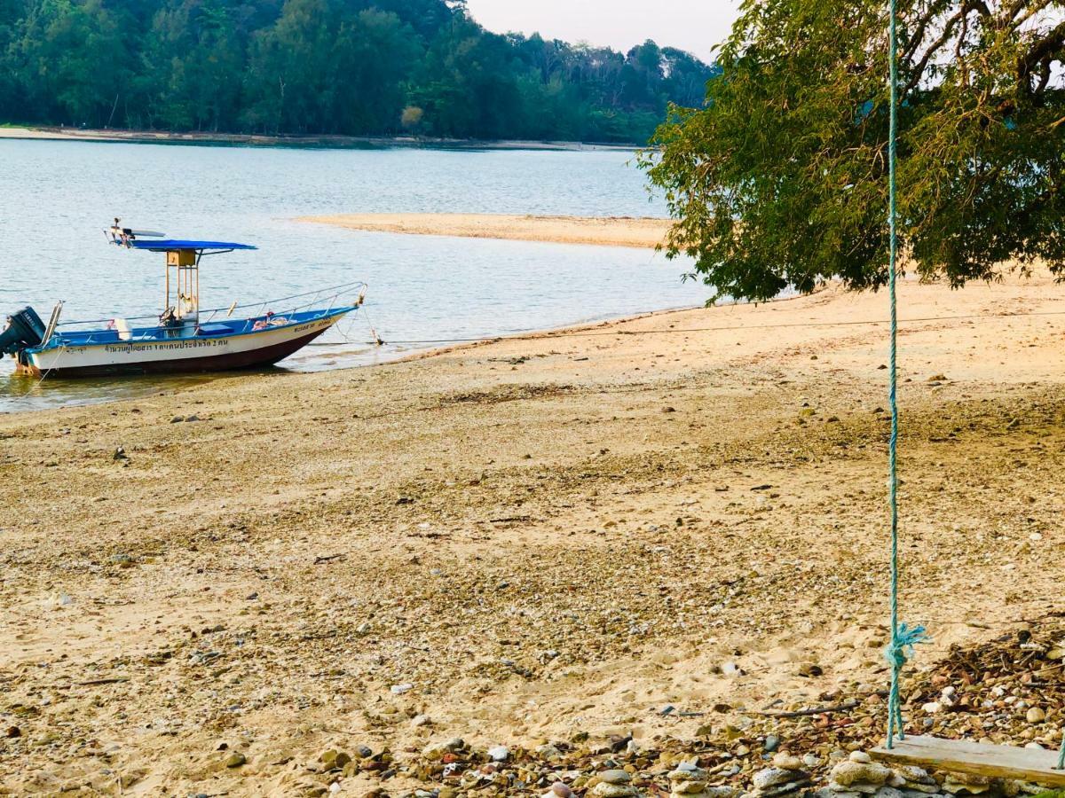 Reggae Island Private Island Hotel Koh Phayam Exterior photo