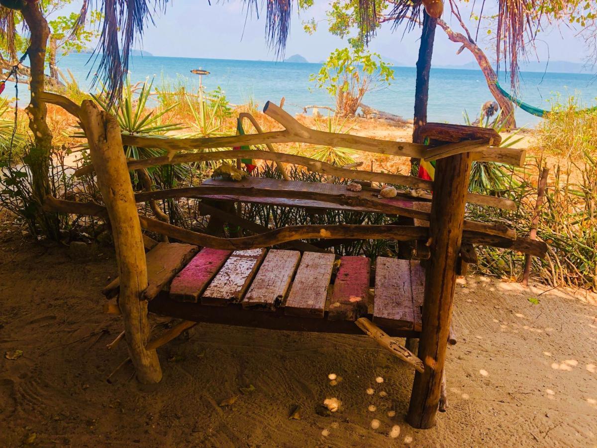 Reggae Island Private Island Hotel Koh Phayam Exterior photo
